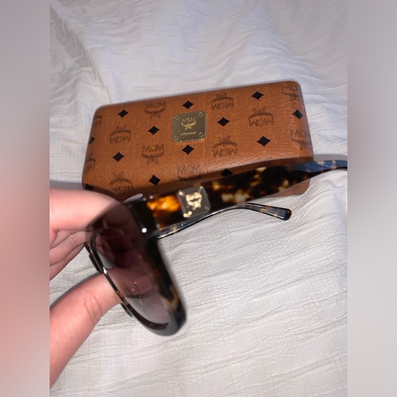 MCM square sunglasses with case (Color: Havana) - Picture 11 of 11